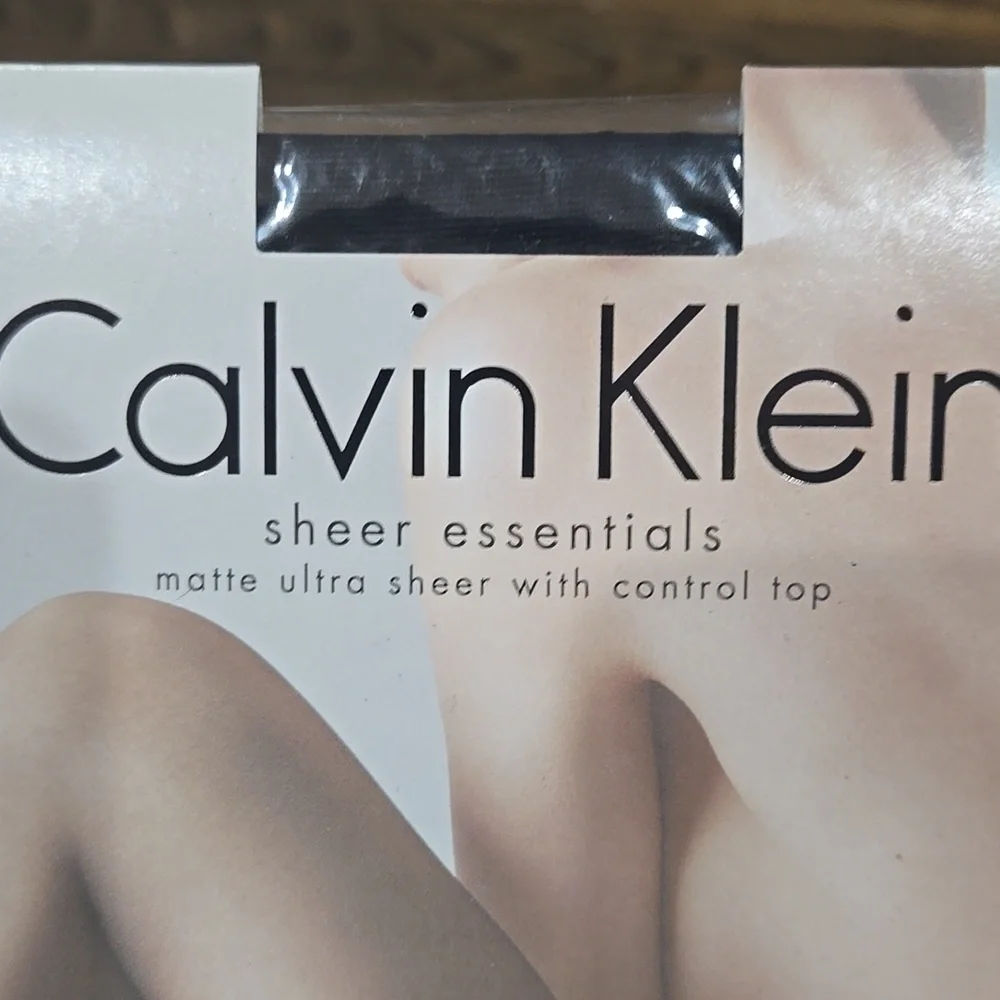 Calvin Klein Sheer Essentials Matte Ultra Sheer Control Top 620f Black C